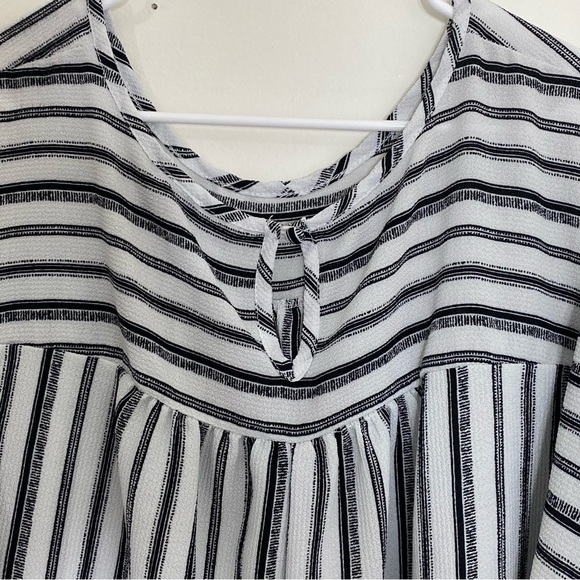 TORRID Striped Blouse Top Womens 3 Black White Summer Flutter Sleeve - Picture 4 of 7